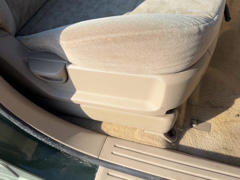 2006 Kia Sorento Seat Track RH