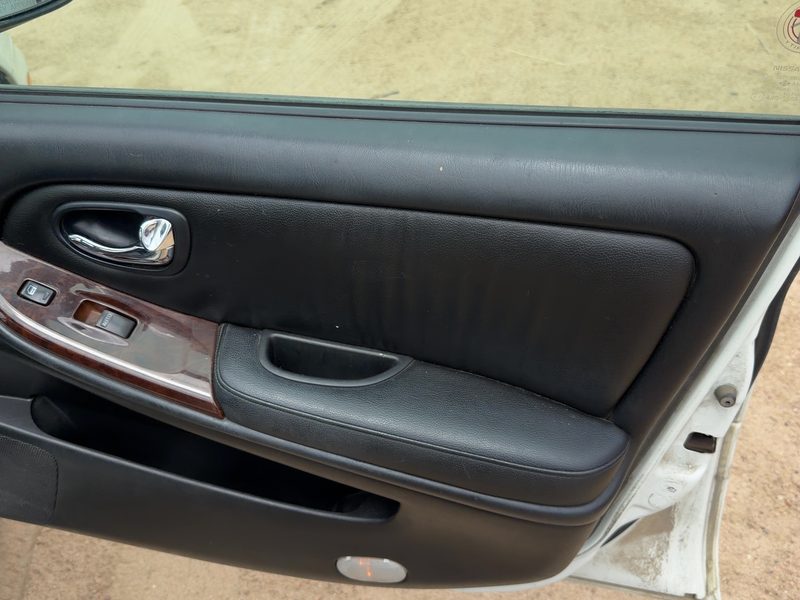 2000-2001 Infiniti I30 Front Door Trim Panel RH