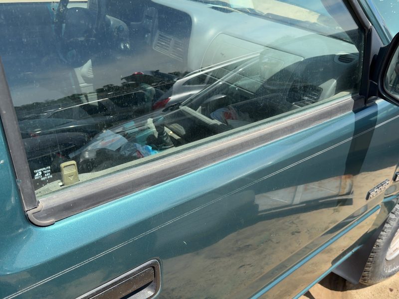 1995 Isuzu Rodeo Front Door Moulding RH