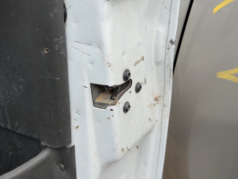 1993-2004 Chevrolet Van Express 2500 Series Front Door Latch RH