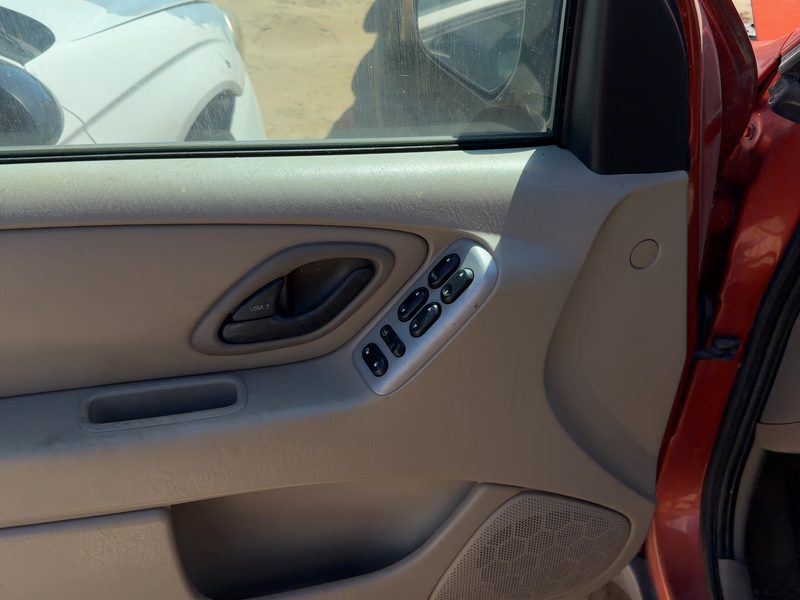 2005-2006 Ford Escape Front Door Trim Panel LH