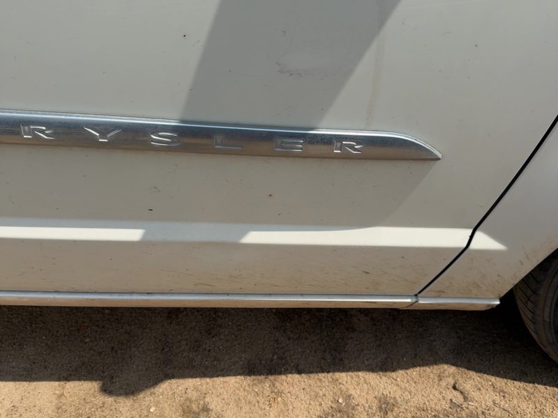 2010-2016 Chrysler Town & Country Front Door Moulding RH