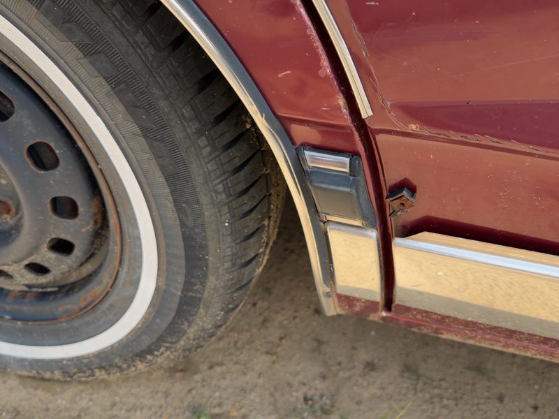 1986 Buick Park Avenue (80&up) Quarter Panel Moulding RH