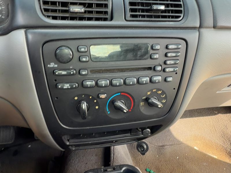 2000-2002 Ford Taurus(see Also Taurus X) Dash Panel
