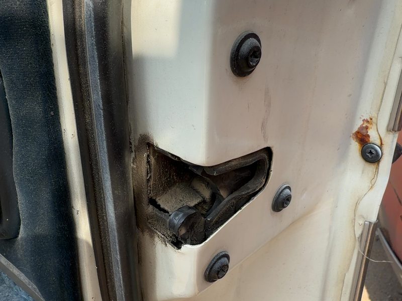 1986 Oldsmobile Ninety-eight (80 & Up) Front Door Latch RH