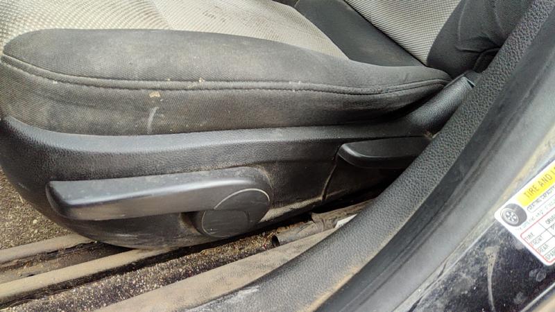 2011 Chevrolet Cruze Seat Track