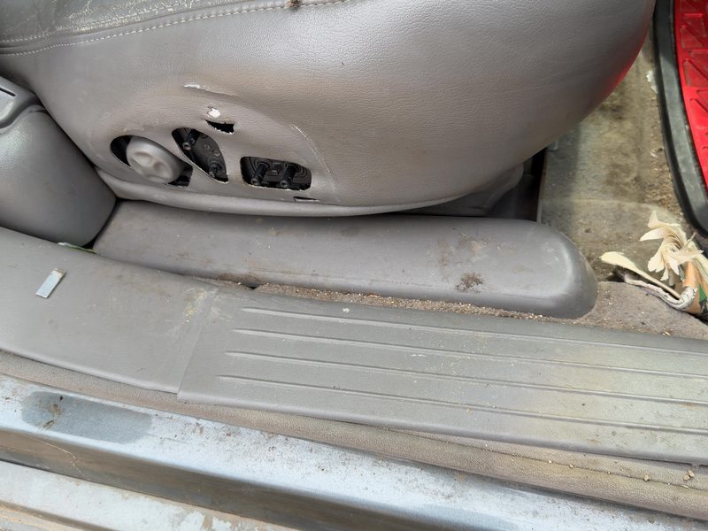 2003 Cadillac Seville Seat Track RH