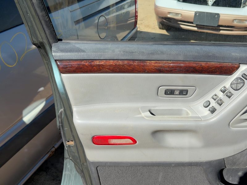 2002-2003 Jeep Grand Cherokee Front Door Trim Panel LH