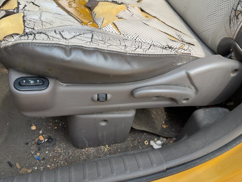 2002 Pt Cruiser Seat Track LH