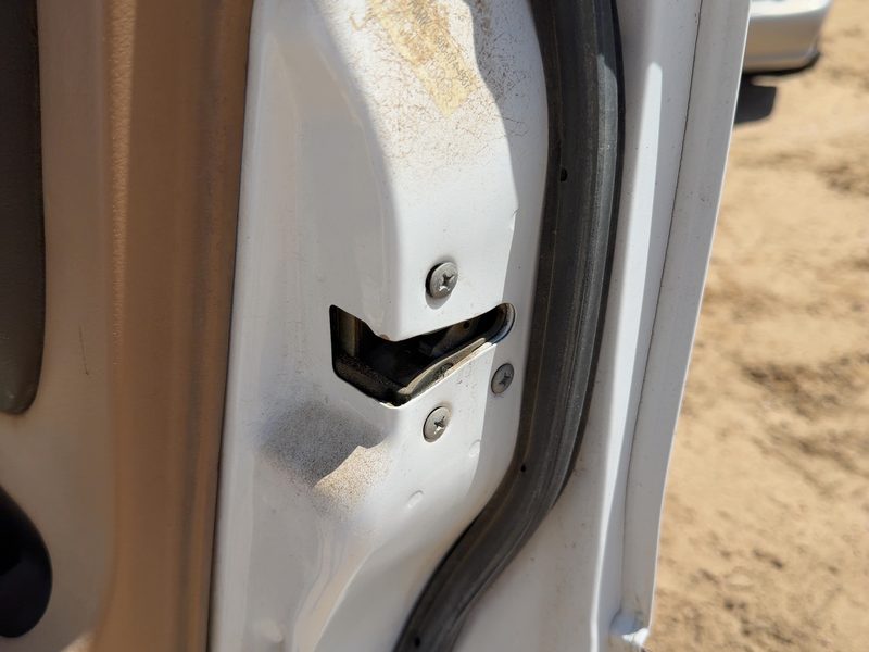 1996 Mercury Villager Front Door Latch RH