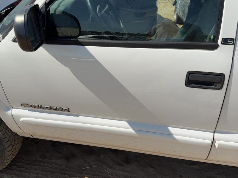 1998-2005 Blazer S10/jimmy S15 Front Door LH