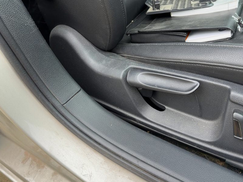 2014 Jetta Except Gli Seat Track RH
