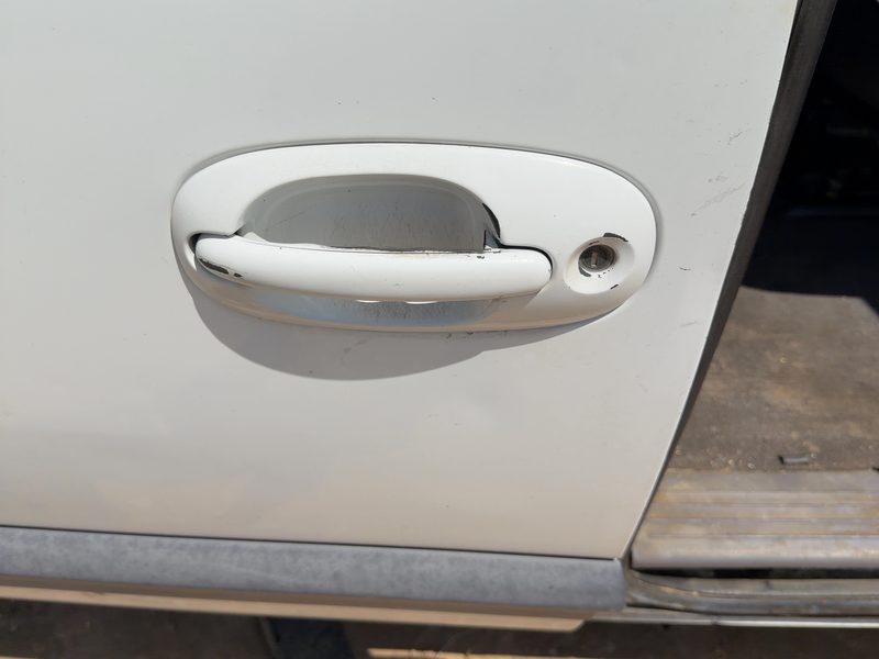 1999 Chrysler Town & Country Outside Door Handle LH
