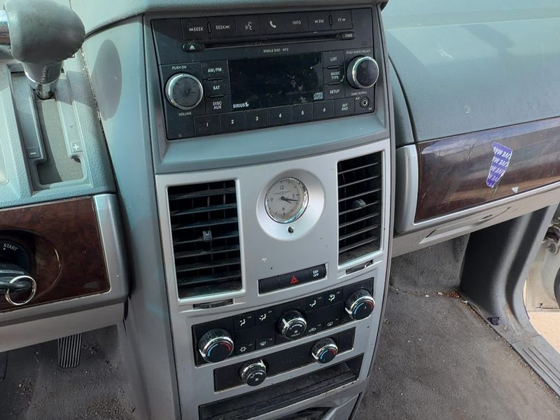 2008-2010 Chrysler Town & Country Dash Panel
