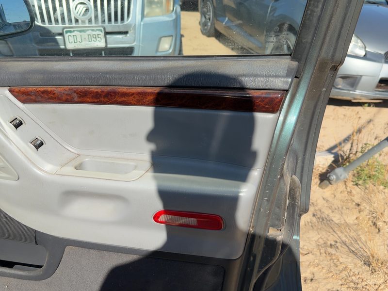 2002-2003 Jeep Grand Cherokee Front Door Trim Panel RH