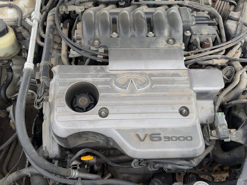 2000 Infiniti I30 Engine Cover