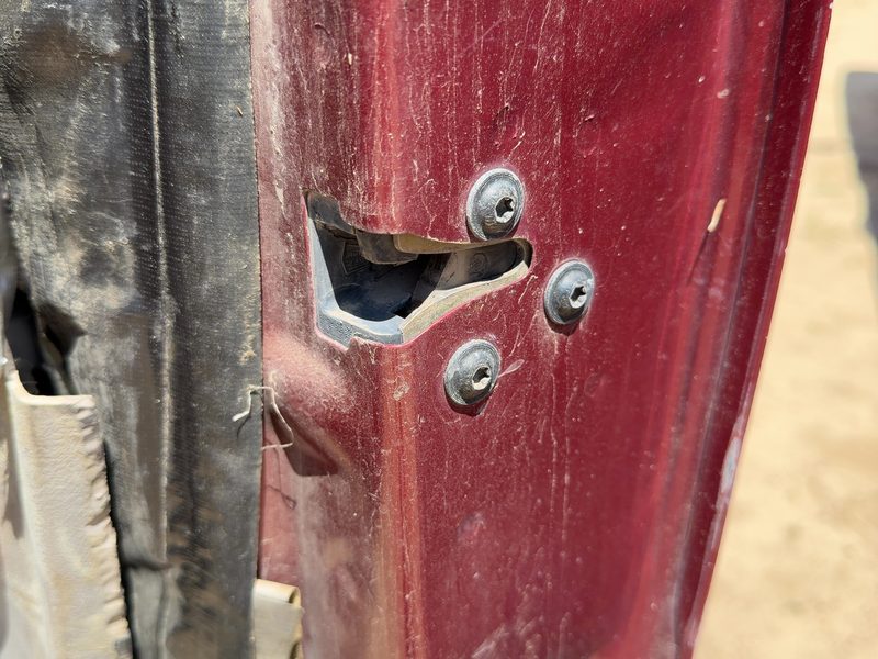 2003 Chevrolet Venture Front Door Latch RH