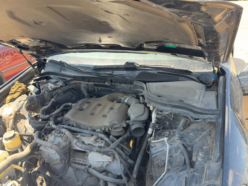 2006-2010 Infiniti M35 Hood Hinge RH