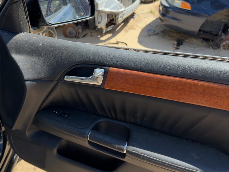 2006-2007 Infiniti M35 Front Door Trim Panel RH