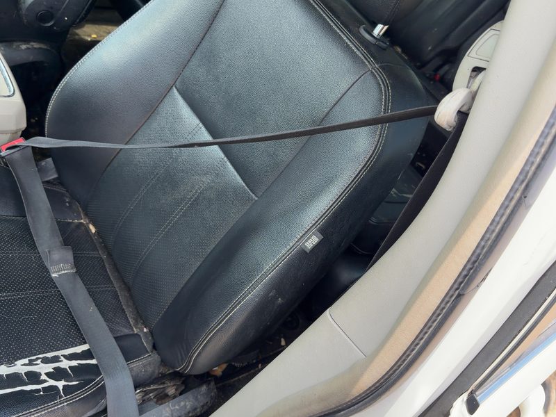2011-2013 Chrysler Town & Country Front Seat Belt LH
