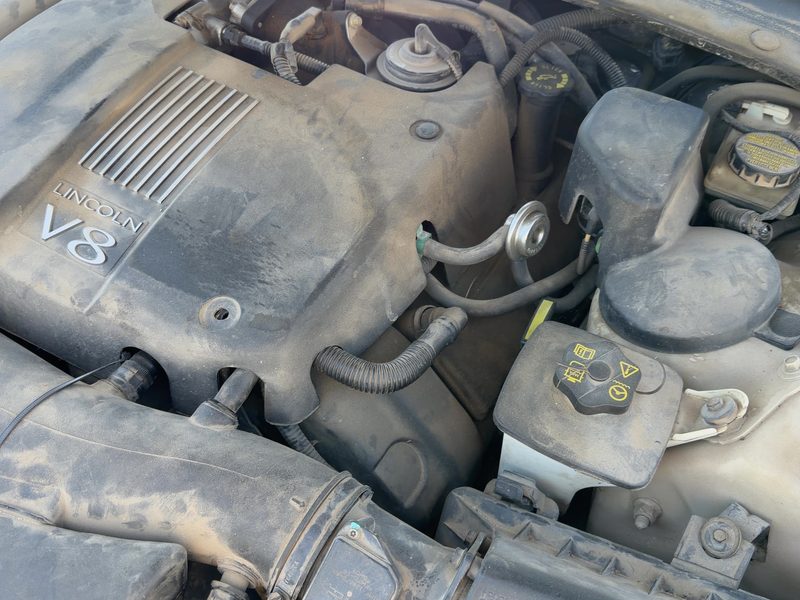 2000-2002 Lincoln LS Cylinder Head