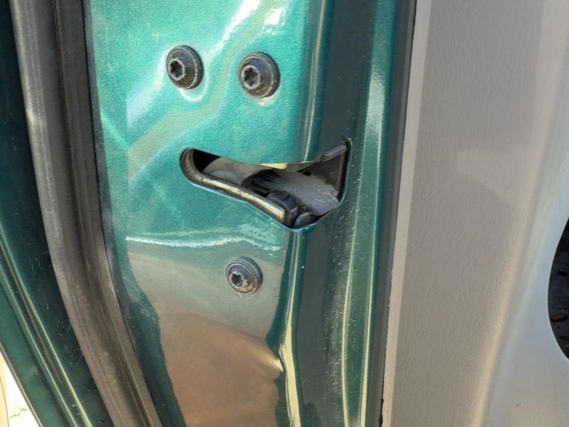 1997-1998 Ford Pickup F150 Series Front Door Latch LH