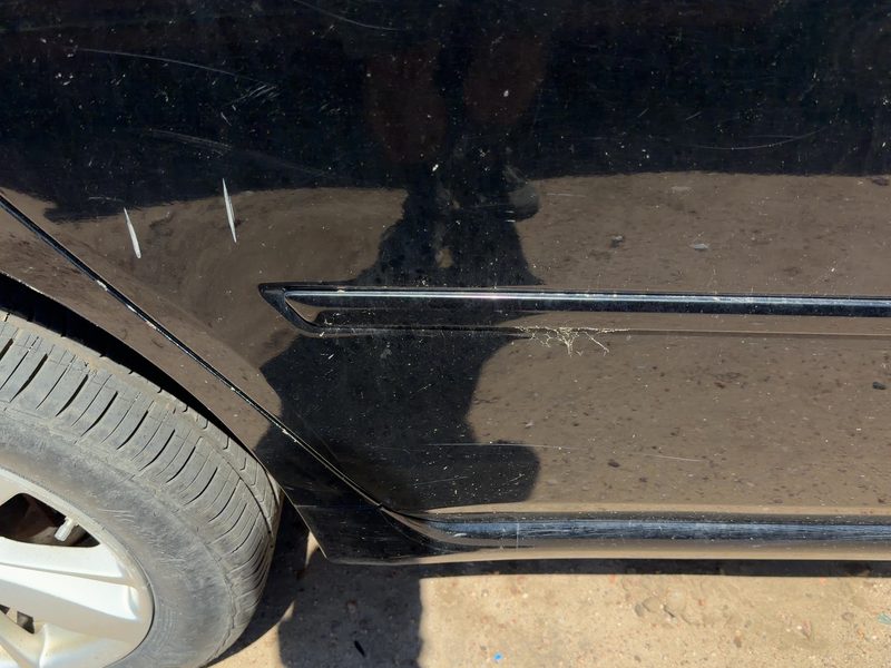 2006-2007 Infiniti M35 Rear Door Moulding RH