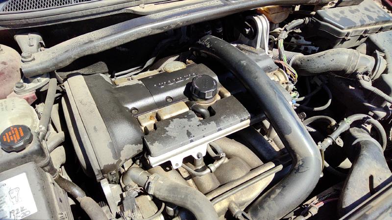 2000-2004 Volvo 70 Series Cylinder Head
