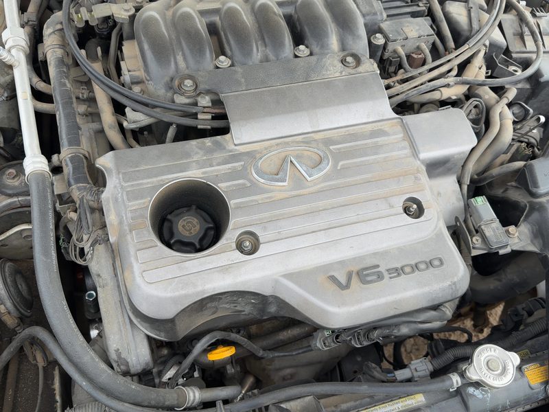 2000 Infiniti I30 Engine Cover
