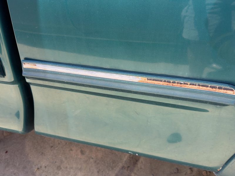1998 Ford Pickup F150 Series Quarter Panel Moulding LH