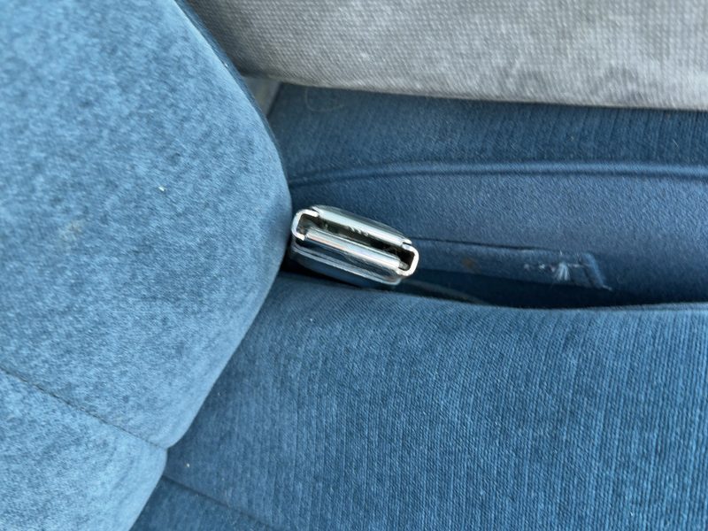 1993 Oldsmobile Eighty-eight (80 & Up) Front Seat Belt RH