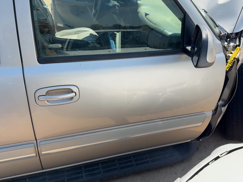 1999-2007 Chevy/gmc Suburban 1500 Series Front Door RH