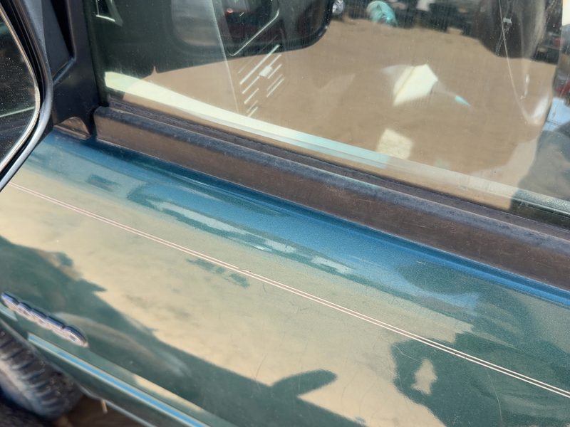 1995 Isuzu Rodeo Front Door Moulding LH