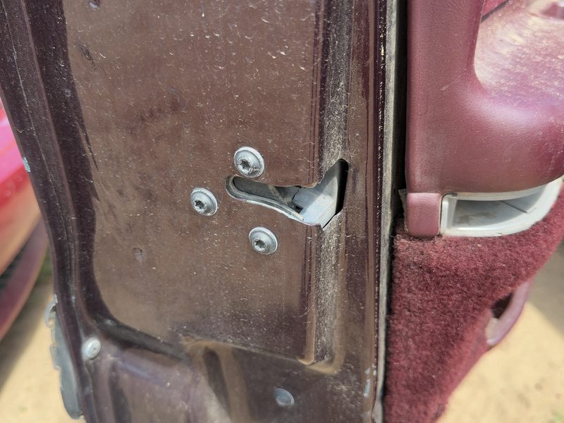 1994 Oldsmobile Eighty-eight (80 & Up) Front Door Latch LH