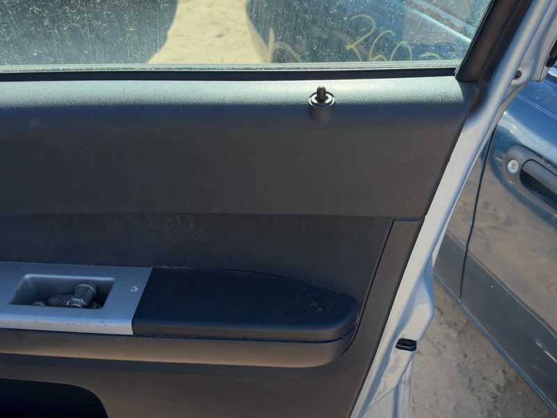 2008-2011 Mercury Mariner Front Door Trim Panel RH