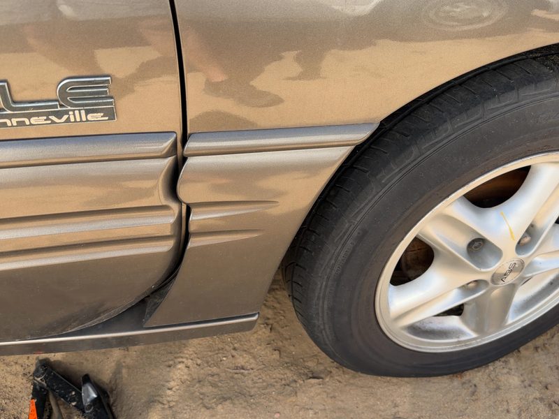 1999 Pontiac Bonneville (80 & Up) Fender Moulding RH