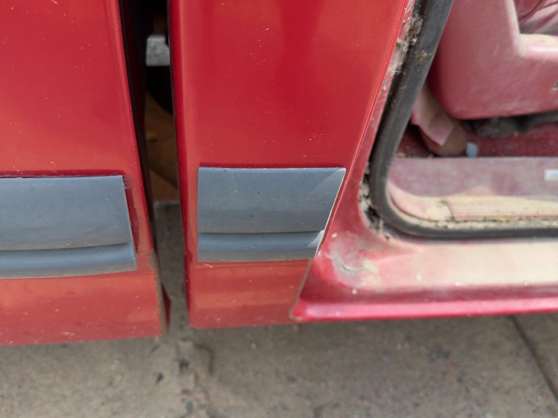 1991 Dodge Dakota (mid-size) Quarter Panel Moulding RH