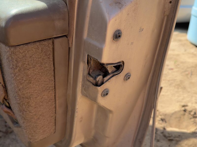 1993 Buick Century Front Door Latch RH