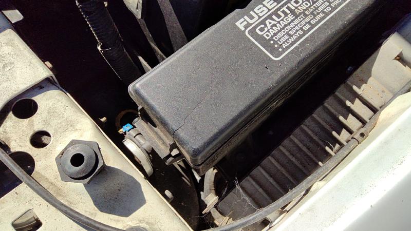 1998 Chrysler Town & Country Engine Fuse Box