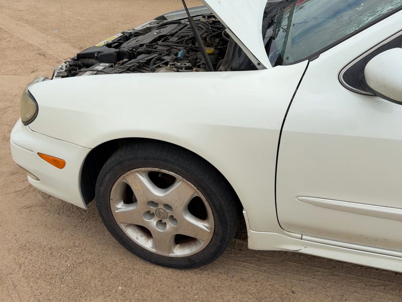 2000-2001 Infiniti I30 Fender LH