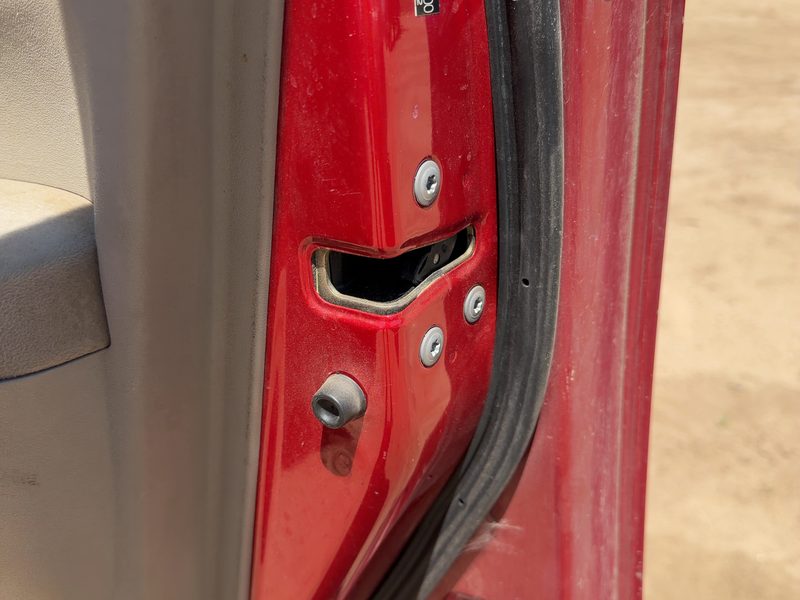 2004-2012 Toyota Prius Front Door Latch RH