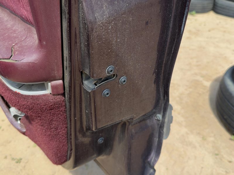 1994 Oldsmobile Eighty-eight (80 & Up) Front Door Latch RH