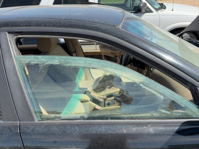 1997-2003 BMW 530i Front Door Glass/Window RH