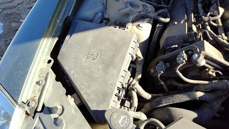 2005-2007 Cadillac STS Engine Fuse Box