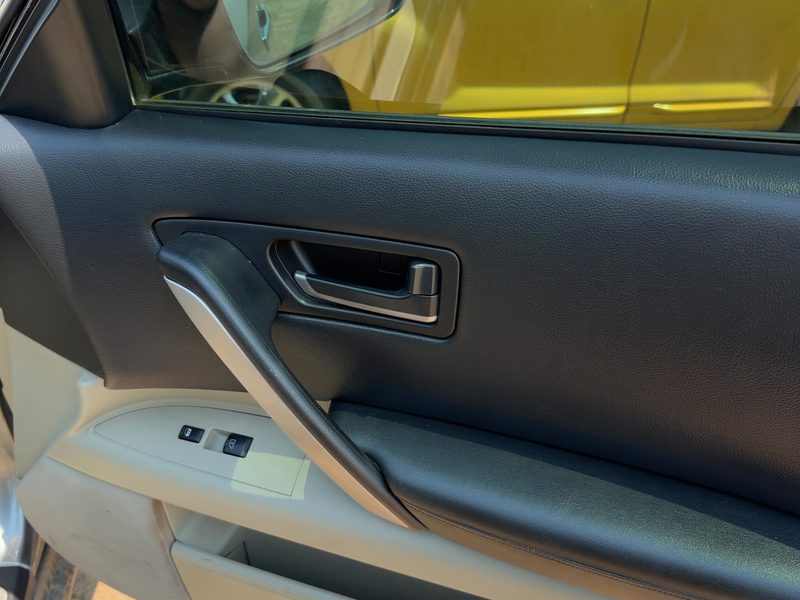 2003-2006 Infiniti FX Series Front Door Trim Panel RH