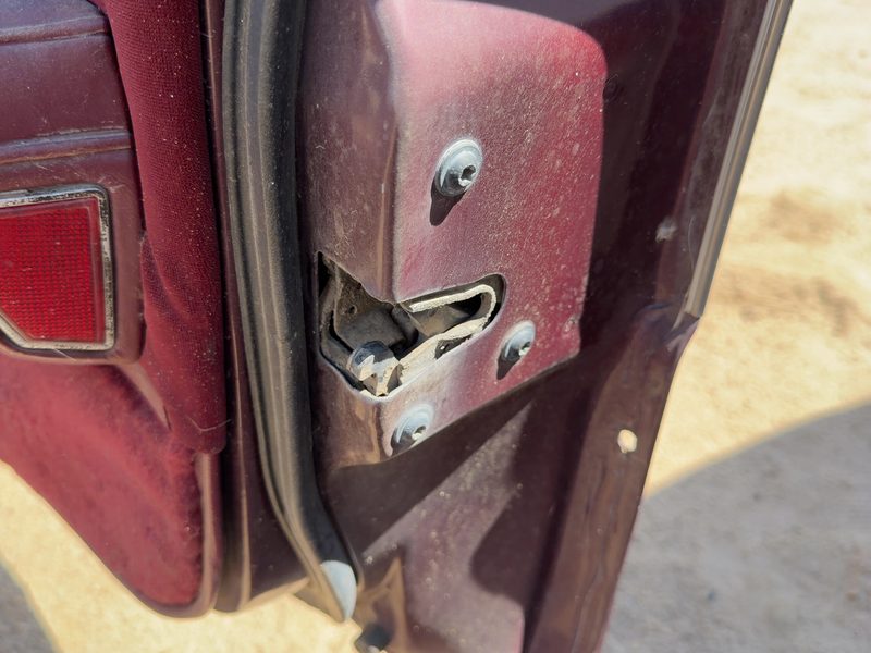 1987 Buick Park Avenue (80&up) Front Door Latch RH