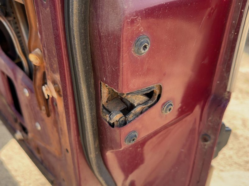 1986 Buick Park Avenue (80&up) Front Door Latch RH