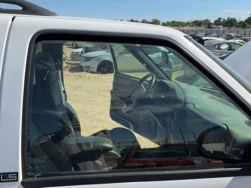 1994-2005 Blazer S10/jimmy S15 Front Door Glass/Window RH