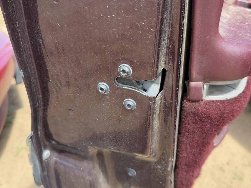 1994 Oldsmobile Eighty-eight (80 & Up) Front Door Latch LH