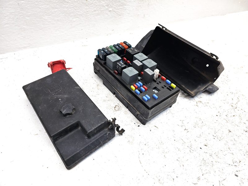 2000-2005 Buick Century Engine Fuse Box